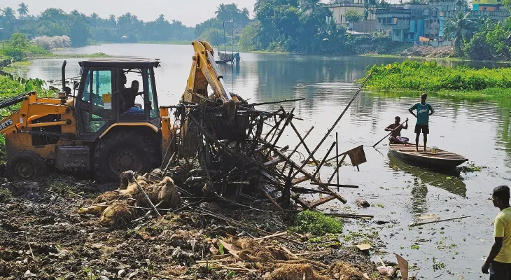 নবদ্বীপ: এগিয়ে আসছে রাস, বিসর্জন ঘাটগুলি আগে থেকেই সংস্কার শুরু পুরসভার