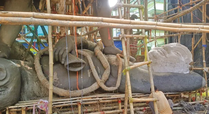 শিলিগুড়ি: হায়দরপাড়ায় কালীপুজোতে নৈহাটির বড় মা, সুভাষপল্লিতে শান্তিপুরের বামা কালী