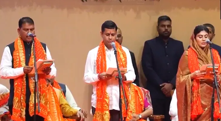 মন্ত্রী পদে শপথ নিলেন ক্রিকেটার রবীন্দ্র জাদেজার স্ত্রী তথা বিজেপি বিধায়ক রিভাবা জাদেজা