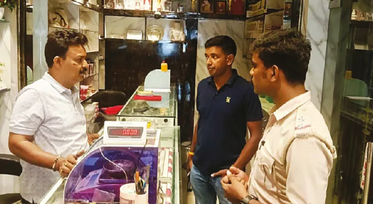 সোনার দোকানগুলির নিরাপত্তায় বাড়তি জোর দিচ্ছে আরামবাগ মহকুমা পুলিশ