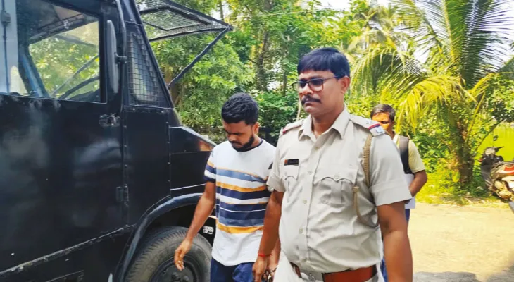 শিশুদের অশ্লীল ভিডিও বিক্রি, গ্রেফতার যুবক