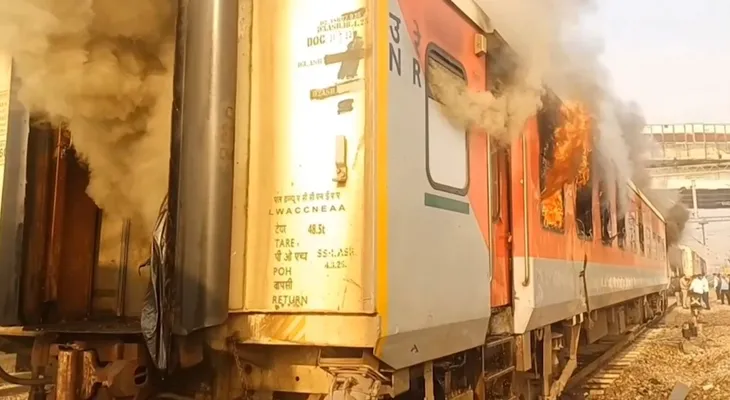পাঞ্জাবে ট্রেনের কামরায় আগুন, আতঙ্কে হুড়োহুড়ি