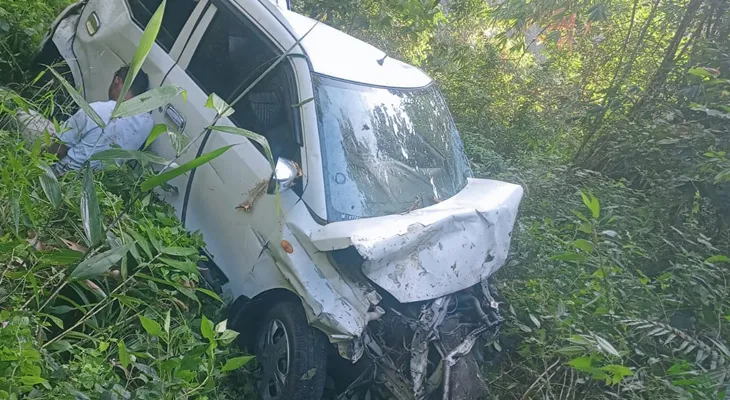 দার্জিলিং থেকে ফেরার পথে খাদে গাড়ি, ঘটনাস্থলেই মৃত দুই
