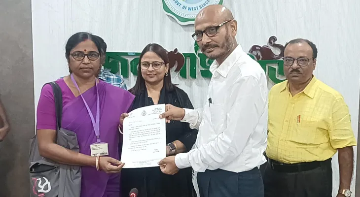 আইসিডিএস-আশাকর্মীদের স্মার্টফোন: জলপাইগুড়ি জেলায় খরচ প্রায় সাড়ে ৫ কোটি