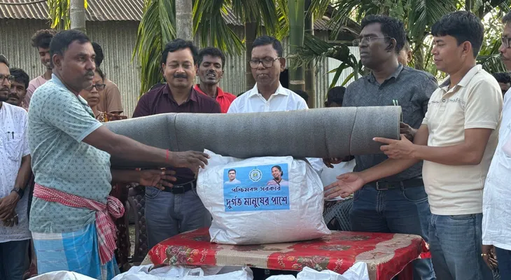 বন্যায় বিধ্বস্ত জলপাইগুড়ির ক্রান্তি, দুর্গতদের ত্রাণ দিতে পৌঁছলেন মন্ত্রী
