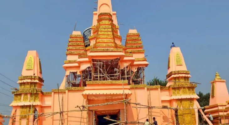 গুজরাতের নীলকণ্ঠ মন্দিরের আদলে মণ্ডপ গড়েছে বারাবনির দাসকেয়ারি নেতাজি ক্লাব