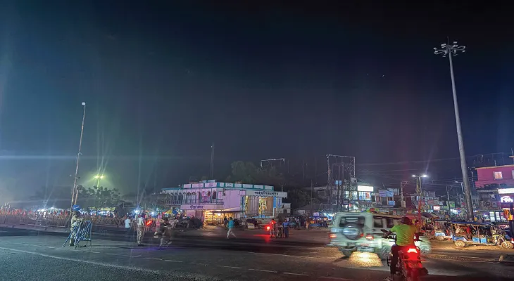 চৌরঙ্গী মোড়ে জ্বলছে না হাইমাস্ট আলো, আঁধারে সমস্যায় স্থানীয়রা