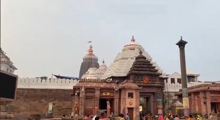 পুরীর জগন্নাথ মন্দিরে পুণ্যার্থীদের ভিড়