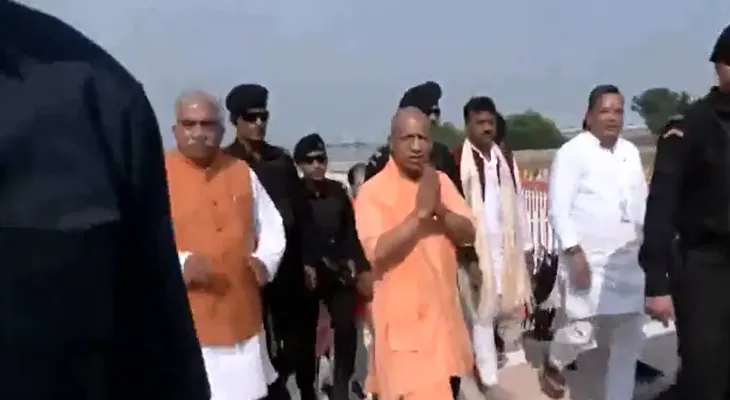 অযোধ্যায় পৌঁছলেন উত্তরপ্রদেশের মুখ্যমন্ত্রী যোগী আদিত্যনাথ