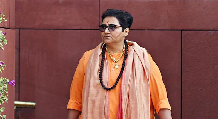 অহিন্দুর বাড়িতে গেলে মেয়ের পা ভেঙে দিন, ফের বিতর্কে প্রজ্ঞা