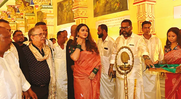 কালীপুজোর উদ্বোধনে মায়ের স্কুলে গিয়ে আবেগপ্রবণ টলি অভিনেত্রী সোহিনী