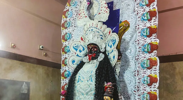 প্রতিমার পায়ে বেলকাঁটা ফুটিয়ে রক্ত দেখিয়েছিলেন কমলাকান্ত