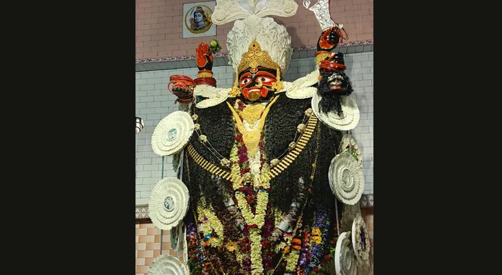 কাটোয়া শহরের বিখ্যাত ক্ষেপিমাকে সাজানো হল তিন কেজি সোনার গয়না দিয়ে