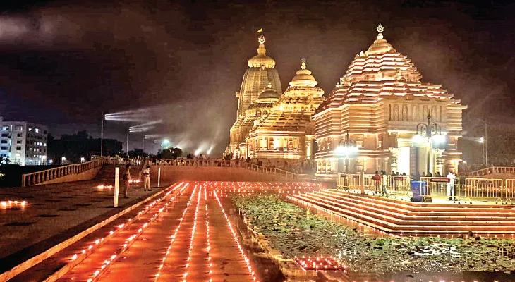 ১০০৮টি প্রদীপের আলোয় সাজল দীঘার জগন্নাথ মন্দির