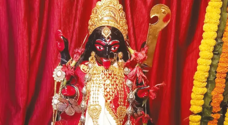 রাজবল্লভপাড়ায় ১৩২ বছরের নিস্তারিণী কালীমন্দির, মাটি খুঁড়ে উদ্ধার হওয়া ১২২ কেজির ঘর্মাক্ত কষ্টিপাথরেই মায়ের পুজো