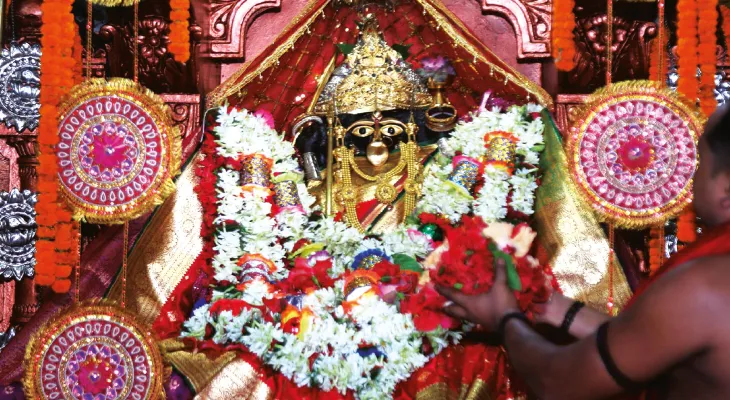 রাজরাজেশ্বরী বেশে মাকে আরাধনা, বর্গভীমা মন্দিরে উপচে পড়ল ভক্তদের ভিড়
