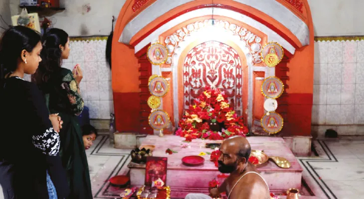 দীপান্বিতা অমাবস্যায় সতীপীঠ কিরীটেশ্বরী মন্দিরের শ্যামা মায়ের আরাধনা ভক্তদের