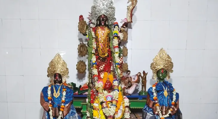 ২৫০ বছর ধরে মহিষাদলের সিদ্ধেশ্বরী মায়ের চরণতলে রয়েছে কাঠের খণ্ড