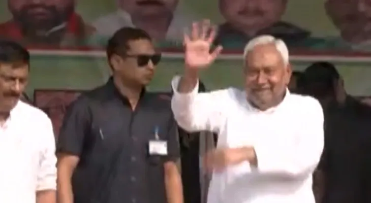 বিহারের মুজাফ্ফরপুরে নির্বাচনী জনসভায় নীতীশ কুমার