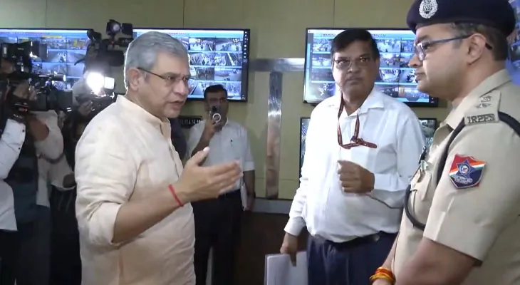 নয়াদিল্লি স্টেশন পরিদর্শনে এলেন রেলমন্ত্রী অশ্বিনী বৈষ্ণব