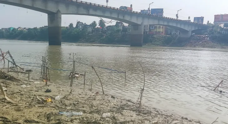 এক সপ্তাহ আগেই ‘বুকড’ ছটঘাট, পুরাতন মালদহে জায়গা না পাওয়ায় বাড়ছে চিন্তা