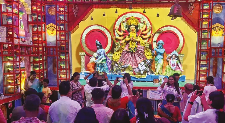 কালীপুজোর আনন্দে মাতোয়ারা সাধারণ মানুষ, রাস্তায় জনস্রোত