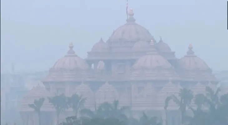 দীপাবলির পর দিল্লির বাতাসে ‘বিষ’ আজ, বুধবার সকালে অক্ষরধামে একিউআই ৩৬০, ক্যাটাগরি ‘খুব খারাপ’