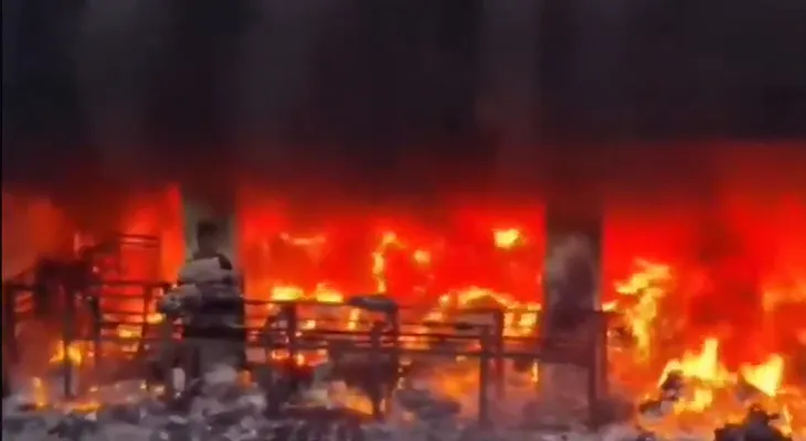 মহারাষ্ট্রের থানেতে একটি কাপড়ের গোডাউনে অগ্নিকাণ্ড, ঘটনাস্থলে দমকলের একাধিক ইঞ্জিন