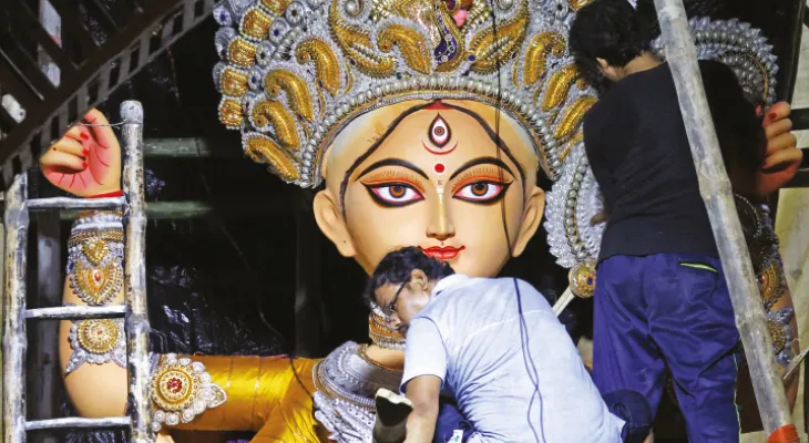 হৈমন্তিকা প্যালেসে রাজকীয় বৈভব আর দার্শনিক ভাবনায় দর্শনীয় দর্পণদৃষ্টি, ভোলবদল চন্দননগরের