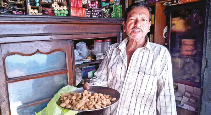 স্বাধীনতা সংগ্রামীরা আসতেন মিষ্টি খেতে, মেদিনীপুরে পচু ময়রার দোকানে আজও সন্দেশ মেলে এক টাকায়
