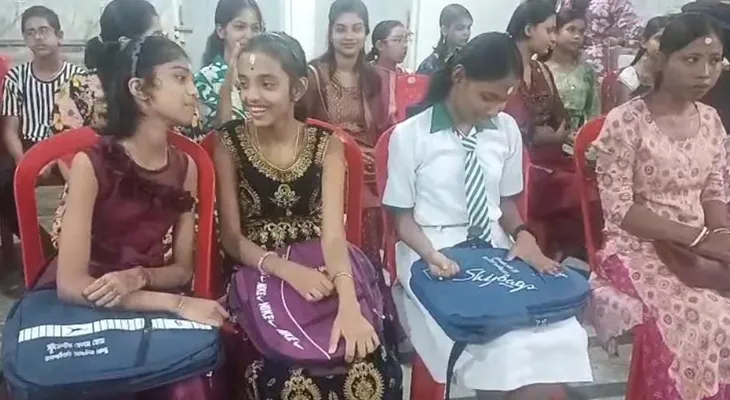 জলপাইগুড়িতে অনুষ্ঠিত হল বোনফোঁটা, নারী সুরক্ষার বার্তা দিতে এই অভিনব ফোঁটার আয়োজন করেছিল স্টুডেন্টস হেলথ হোম
