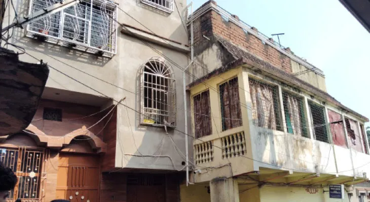 ‘বিশ্বাস না করলে আমার সই করা চেক রাখুন’, টোপ গিলেই সর্বস্বান্ত, টাকা তুলতে প্রাক্তন কাউন্সিলারের পুত্রের নানা প্রলোভন