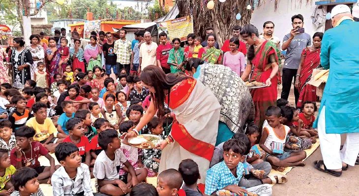মেদিনীপুরে রানা স্পোর্টিং ক্লাবের গণভাইফোঁটা উৎসব