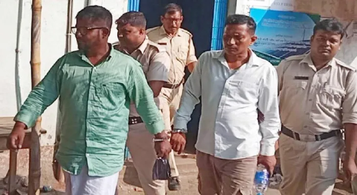 তারাপীঠে আগ্নেয়াস্ত্র হাতবদলের আগেই পর্দাফাঁস, গ্রেফতার দুই, উদ্ধার ২টি ‘মেড ইন ইউএসএ’ পিস্তল ও ম্যাগাজিন