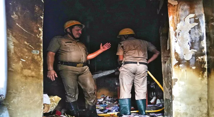পুড়ে ছাই আমহার্স্ট স্ট্রিটের প্রিন্টিং প্রেস, চক্রান্তের অভিযোগ তুললেন স্থানীয়রা