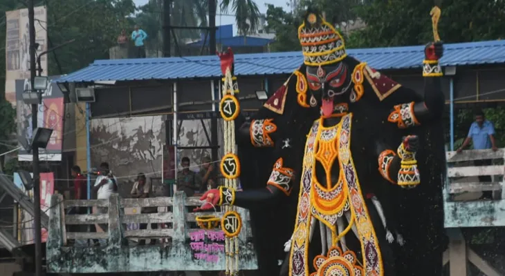 নৈহাটিতে গঙ্গায় নিরঞ্জন বড়োমার