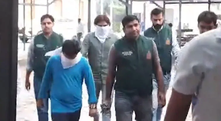দিল্লির পাতিয়ালা হাউস কোর্টে তোলা হল ধৃত ২ সন্দেহভাজন আইএস জঙ্গিকে