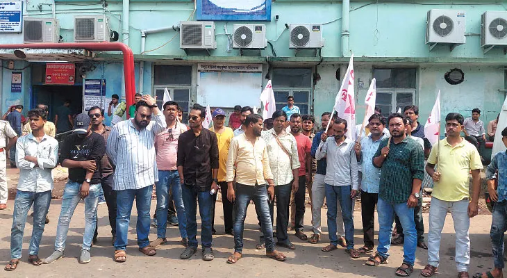 উলুবেড়িয়া: নির্দিষ্ট পোশাক  ও আইকার্ড নিয়ে ডিউটি দেবেন নিরাপত্তাকর্মীরা
