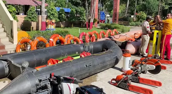 ধেয়ে আসছে সাইক্লোন মন-থা, সতর্কতামূলক ব্যবস্থা হিসেবে ওড়িশা উপকূল থেকে সরানো হচ্ছে বাসিন্দাদের