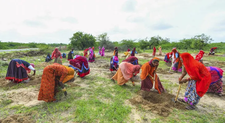 কেন্দ্রের আর্জি খারিজ, ১০০ দিনের কাজ নিয়ে হাইকোর্টের রায় বহাল সুপ্রিম কোর্টে