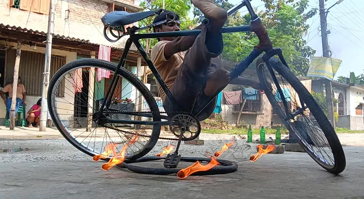 পেট বড় বালাই, জীবন বাজি রেখে সাইকেলে সার্কাস দেখান গৌরাঙ্গ