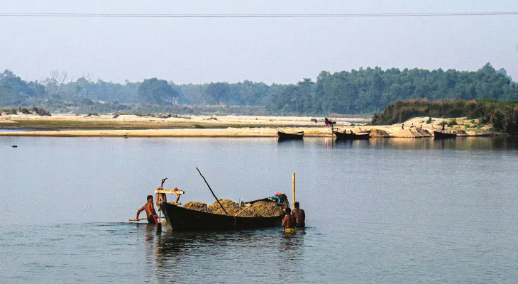বালি চুরি রুখতে ৪১টি নদীঘাটকে লিজ দেওয়ার ভাবনা প্রশাসনের