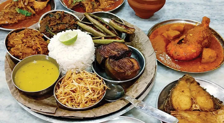 ফুটপাত এবং হোটেলের খাবার  তৈরিতে মানা হচ্ছে স্বাস্থ্যবিধি? উঠছে প্রশ্ন