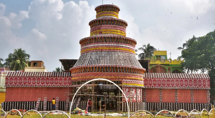 কৃষ্ণনগরের ৫টি প্রতিমা দর্শন মুখ্যমন্ত্রীর, জগদ্ধাত্রী পুজোয় কার্যত ‘উধাও’ গেরুয়া শিবির