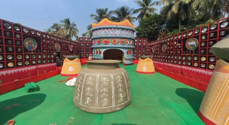 জগন্নাথ মন্দির থেকে মায়ের হেঁশেল অশোকনগরে জগদ্ধাত্রী পুজোর থিমে বৈচিত্র্যের সম্ভার