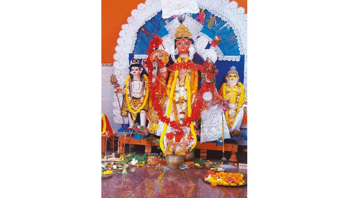 স্বপ্নাদেশে দুই পরিবারে শুরু জগদ্ধাত্রীর আরাধনা