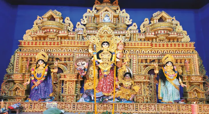 জগদ্ধাত্রী পুজোয় দুঃস্থদের পাশে বাসুলিয়া-পূর্ব শ্রীকৃষ্ণপুর যুব সংঘ