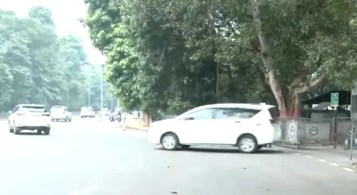বিহারের বিধানসভার নির্বাচন: প্রচারের জন্য বাসভবন থেকে বেরোলেন মুখ্যমন্ত্রী নীতীশ কুমার