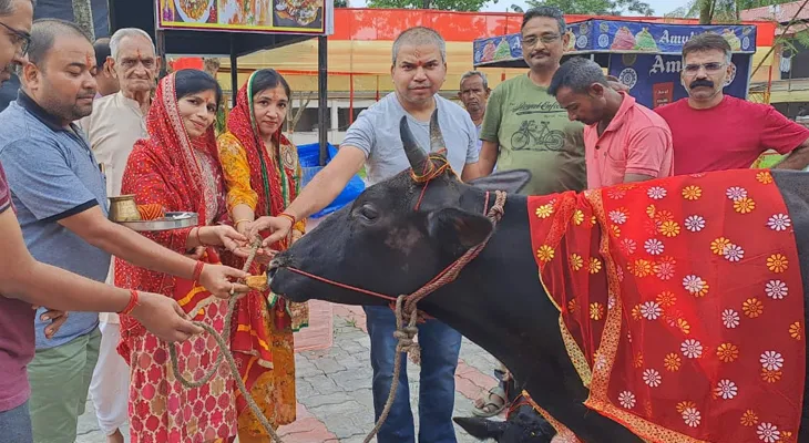 জলপাইগুড়ির পাহাড়পুর গ্রাম পঞ্চায়েতের গোশালায় অনুষ্ঠিত হচ্ছে গোপাষ্টমী উৎসব, এই উপলক্ষ্যে এলাকায় মেলা বসেছে