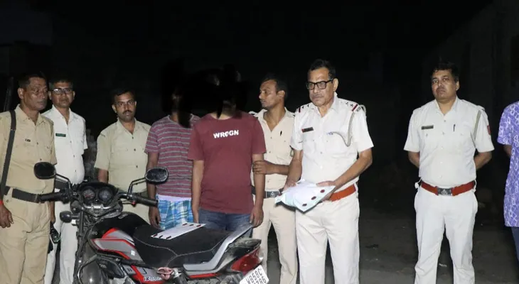 মুর্শিদাবাদের লালগোলায় মাদক সহ গ্রেফতার দুই